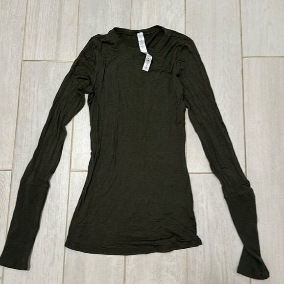 Lululemon green 2 long sleeve new - Picture 1 of 4